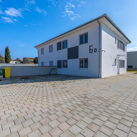 Ivana Apartamento Pula