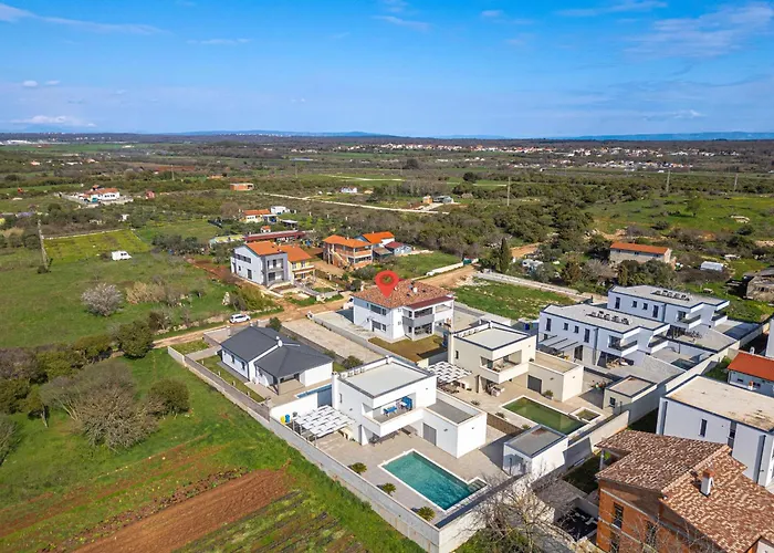 Ivana 아파트 풀라